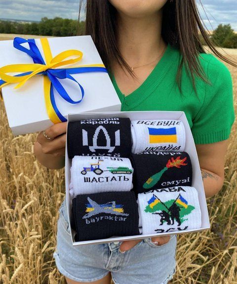 Бокс чоловічих патріотичних шкарпеток на 6 пар 40-45 р в подарунковій коробці із стрічкою весна-осінь-літо ч6укр1 фото