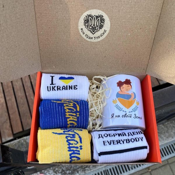 Подарунковий патріотичний жіночий бокс шкарпеток на 8 пар та кружкою шкЖ0012 фото
