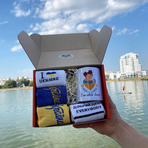 Подарунковий патріотичний жіночий бокс шкарпеток на 8 пар та кружкою шкЖ0012 фото