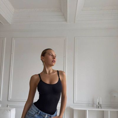 Чорний утягуючий боді із знімними чашками DO3828 фото