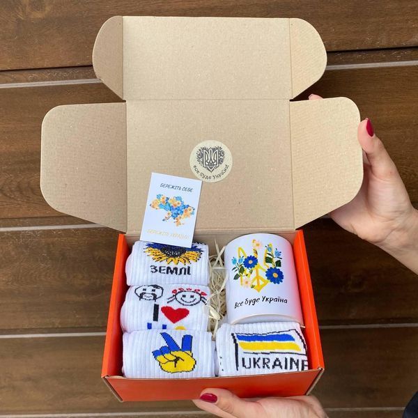 Подарунковий патріотичний жіночий бокс шкарпеток на 8 пар та кружкою шкЖ005 фото