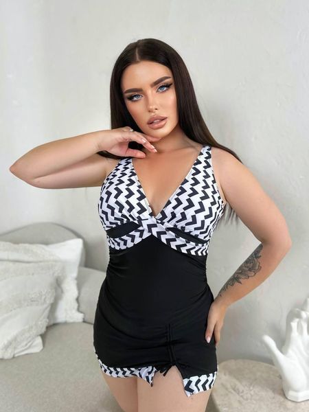Чорно-білий купальник танкіні PLUS SIZE з тяжкою та шортиками SW1487 фото