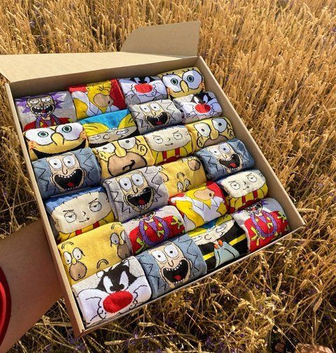 Большой бокс женских носков 36-40 24 пары с мультяшным рисунком в подарочной коробке мульт24 фото