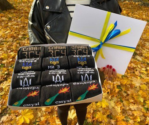 Большой бокс мужских патриотических носков на 12 пар 41-45 в подарочной коробке с лентой. ч12укр5 фото